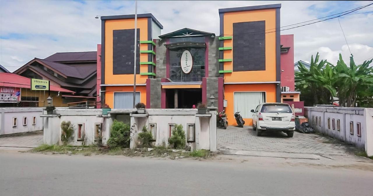 Urbanview Hotel Bagoes Sintang By Reddoorz Exterior foto